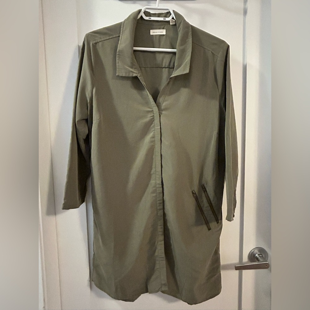 SILENCE + NOISE Womenβs 3/4 Sleeve Olive Green Tunic Top